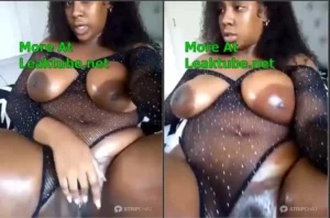 WEBCAM- Pretty Thick Baddie Showcase Her Huge Boobs And Pussy